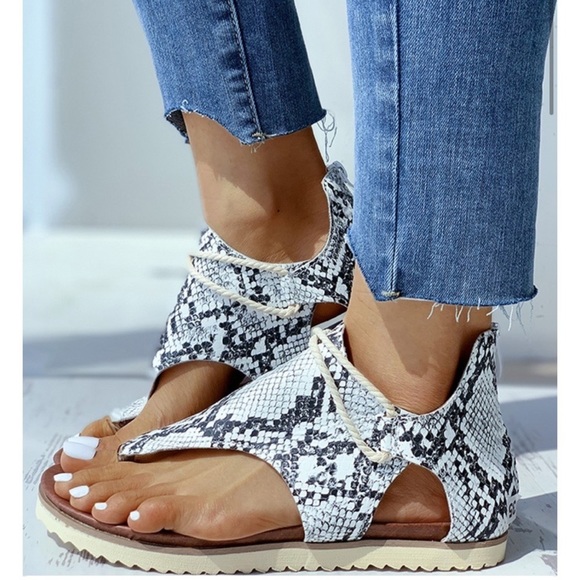 NIB Snakeskin Cut Out Sandals 8 - Picture 2 of 11